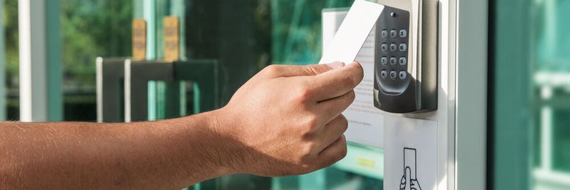 Eine Umfrage von Genetec zeigt, dass 67 Prozent der Unternehmen im Jahr 2023 in die Modernisierung von Zutrittskontrollsystemen (ACS) investieren wollen. Eine Umfrage von Genetec zeigt, dass 67 Prozent der Unternehmen im Jahr 2023 in die Modernisierung von Zutrittskontrollsystemen (ACS) investieren wollen.