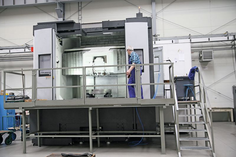 Neue Maschinen für neue Märkte: Die Okuma VTM-2000YB ermöglicht Bison die Fertigung grossdimensionierter Werkstücke. (Okuma)