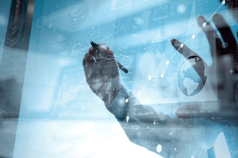 Nutzer von Managed Security Services könne sich voll auf ihr Kerngeschäft konzentrieren und dabei gleichzeitig sicher zu sein, dass sämtliche Maßnahmen ergriffen werden, um alle Erfordernisse der Cyber-Sicherheit zu erfüllen. Das Angebot von Fujitsu im Bereich Managed Security Services umfasst Firewall Management, End Point Security & Encryption, IDS/IPS, Security Information Event Management (SIEM) und SIEM as a Service, Web und Email Security, Data Loss Prevention, Vulnerability Management und Advanced Cyber Threat Detection, Intelligence und Analytics. Die Fujitsu Managed Security Services werden von den Security Operations Centers dex Unterrnehmens bereitgestellt, die die Unternehmend der Kunden mit permanenter proaktiver Überwachung und entsprechenden Reaktionen auf Vorfälle schützen. (Bild: Fujitsu)