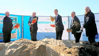 Wasserstofflogistik gestartet! Von links: Präsident der Fraunhofer-Gesellschaft Professor Reimund Neugebauer, Duisport-CEO Markus Bangen, NRW-Ministerpräsident Hendrik Wüst, der parlamentarische Staatssekretär im Bundesministerium für Wirtschaft und Klimaschutz Oliver Krischer, nebst Sören Link, dem Oberbürgermeister der Stadt Duisburg, beim Spatenstich zum DGT.  (Bild: Duisport / Krischerfotografie)