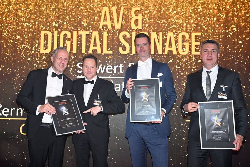 „AV & Digital Signage“ – hier gingen die Preise an: Markus Hollerbaum und Björn Siewert, Siewert & Kau (Platin), Florian Kinscher, ITZ (Gold), Gerd Holl, Kern & Stelly (Gold),  (Bild: Hannes Magerstädt)