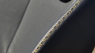 Benecke-Kaliko hat eine Paste entwickelt, mit dem Sitze in Sekunden aufgeheizt werden können. (Foto: Continental)