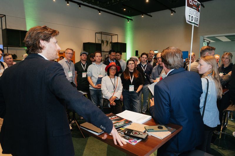 Auf den Guided Tours lernten die Teilnehmer kurz und knackig mehr über die Aussteller der diesjährigen Cloud Native. (Bild: Vogel IT-Medien GmbH)