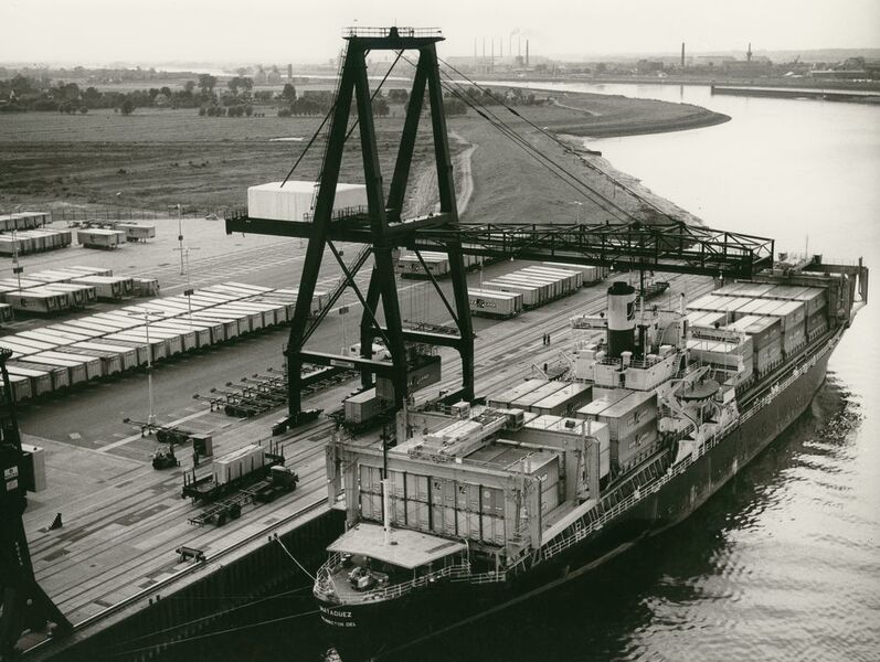 Paceco-Containerbrücke für die Abfertigung der amerikanischen Sea-Land-Schiffe 1967 im Neustädter Hafen. (BLG Group)