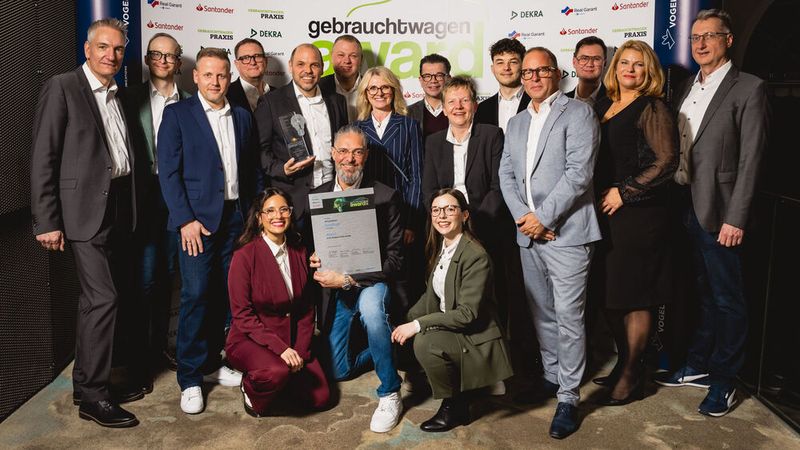 Das Team von Auto Expo zusammen mit den Juroren. (Bild: Stefan Bausewein)