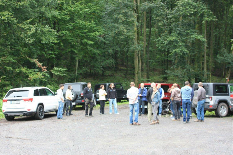 Die Teilnehmer, die mit ihren eigenen Autos teilnahmen, mussten verschiedenste Hindernisse meistern. (Foto: Renck-Weindel)