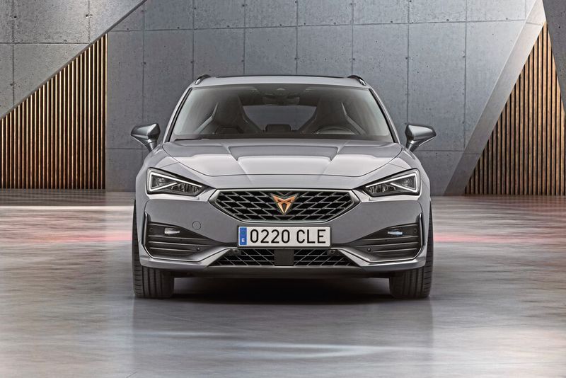 Hinter der Front des Cupra Leon verbirgt sich entweder ein Kompaktwagen oder das Kombimodell (Sportstourer). (Bild: Seat)