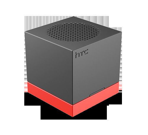HTC BoomBass ist ein kompakter Lautsprecherwürfel, der in die Hand passt und auch als geneigter Standfuß für das Smartphone verwendet werden kann, um beim Ansehen von Filmen und Videos die Hände freizuhaben.  (HTC)