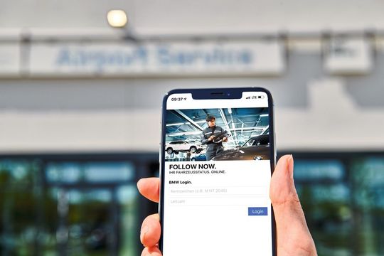Die Kunden der Münchner BMW-Niederlassung können per Whatsapp rund um die Uhr abrufen, wo sich ihr Fahrzeug gerade befindet.(Bild:  www.rainerhaeckl.de)