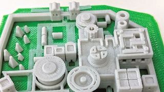 Fans der Fernsehserie Game of Thrones werden in diesem Dualfarbendruck vielleicht die Burg „Winterfell“ erkennen. 3D-gedruckt hat Hage3D das Modell 2019 nach einer Vorlage von damm301 (thingiverse.com). (Hage3D)