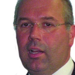 Dipl.-Ing. Andreas Bachthaler, 
Geschäftsführer Data M Engineering GmbH:  „Wir können auch kleine Teile flexibel walzprofilieren, damit ersetzen wir den teureren Tiefziehprozess.“ Bilder: Kuhn