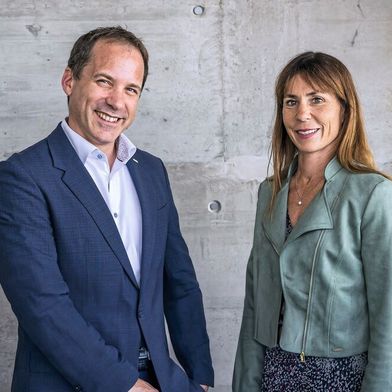 Vincent Revol (CSEM) und Sarah Hauser (HSLU) lancieren eine gemeinsame Professur für «Collective Human Robot Intelligence». (Bild: CSEM/Arnet)