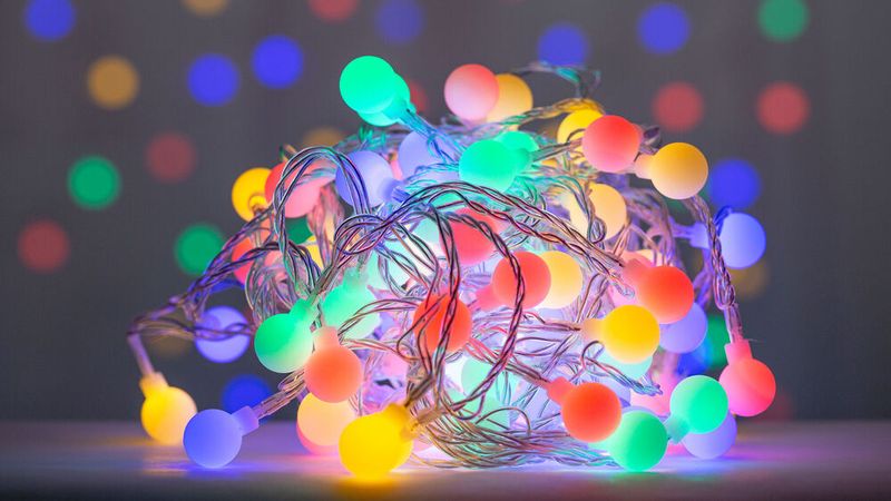 Platz 1: Die Entwicklung der LED-Leuchte: Es gibt viele Gründe, eine herkömmliche Beleuchtung auf LED-Technik umzustellen – einer davon ist die erhebliche Kostenersparnis, die mit LED-Lampen erreicht werden kann.  (Bild: Minar - stock.adobe.com)