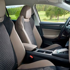Wohlfühl-Atmosphäre stellt sich auch hinter dem Lenkrad ein.(Bild:  Skoda)