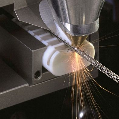 «StarCut Tube» ermöglicht das Schneiden von Stents im Mikrobereich mit höchster Präzision. (Bild: Bystronic Laser AG)