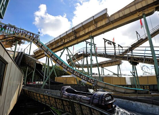 Verlässliche Technik seit Jahrzehnten. Die weltweit größte mobile Wildwasserbahn wird fast komplett von Siemens-Technik angetrieben und gesteuert. (Bild: www.siemens.com/press)