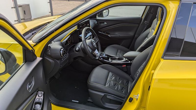 Das Platzangebot vorne ist für ein kleines SUV gut. (Bild: Rosenow – VCG)