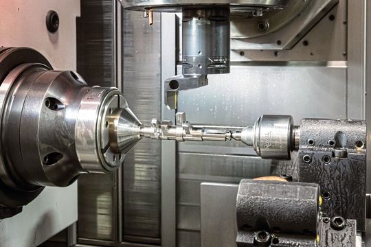 L'usinage de cette pièce complexe pour le secteur de la défense avec une machine DMG-Mori NTX 2000 était long et fastidieux avant l'utilisation du logiciel de FAO Esprit. L'usinage de cette pièce complexe pour le secteur de la défense avec une machine DMG-Mori NTX 2000 était long et fastidieux avant l'utilisation du logiciel de FAO Esprit.