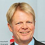 Titel, Name: Reiner Hoffmann  Geburtsjahr, -ort: 1955 in Wuppertal  Funktion: Mitglied des Aufsichtsrats  Firma: Bayer AG  Ausbildung: 1972-1974: Ausbildung zum Groß- und Außenhandelskaufmann bei der Hoechst AG  1977-1982: Studium der Wirtschaftswissenschaften an der Universität Gesamthochschule Wuppertal  Berufliche Laufbahn: 1983: Wissenschaftlicher Mitarbeiter am Fachbereich Wirtschaftswissenschaften der Universität Gesamthochschule Wuppertal 1983: Assistent beim Wirtschafts- und Sozialausschuss (WSA) der Europäischen Gemeinschaft 1984-1994: Mitarbeiter der Hans Böckler Stiftung 1994-2003: Direktor des Europäischen Gewerkschaftsinstituts (EGI) Seit 2003: stellvertretender Generalsekretär des Europäischen Gewerkschaftsbundes (EGB) Seit 2006: Mitglied des Aufsichtsrats der Bayer AG Seit 2009: Landesbezirksleiter Nordrhein der IG Bergbau, Chemie, Energie (Bild: Bayer)