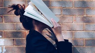 Um den Mangel an Fachkräften frühzeitig zu begegnen, sollten Unternehmen die Nachwuchsförderung schon in den Schulen beginnen. (Bild: gemeinfrei)