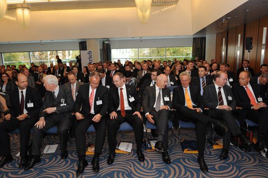 Hochrangige Gäste: ZDK-Hauptgeschäftsführer Dr. Axel Koblitz und ZDK-Präsident Robert Rademacher (v.links) waren ebenso vor Ort wie zahlreiche Vertreter sämtlicher Automobilhersteller. (Archiv: Vogel Business Media)