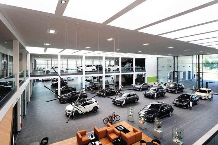 Auf fast 5.000 Quadratmetern Ausstellungsfläche kann das „Autohaus der Zukunft“ bis zu 300 Neuwagen präsentieren. (Foto: Beresa)