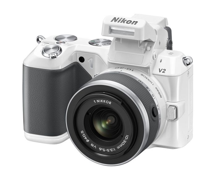 Die Nikon 1 V2 gibt es auch in Weiß. (Nikon)