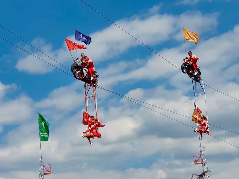 Eine Motorradshow der Geschwister Weisheit, die den Atem raubt. (Bild: Vogel IT-Medien)
