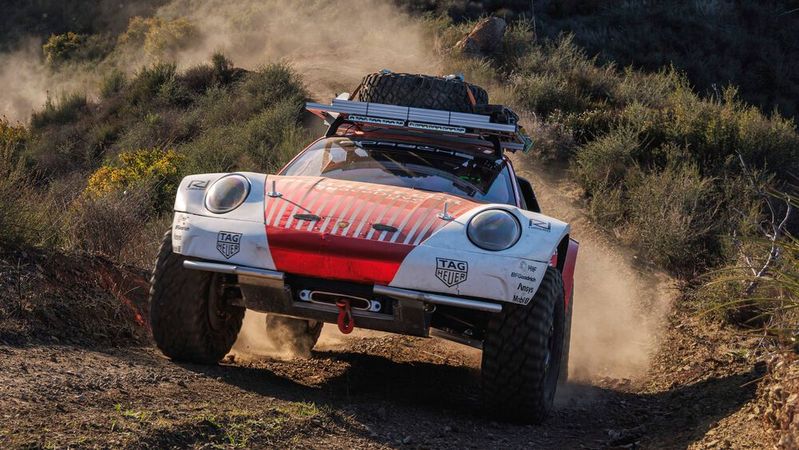 Mit dem Porsche 911 Altitude ging es zum Gipfel des Ojos Del Salado in der chilenischen Attacama-Wüste hinauf.(Bild:  Porsche)