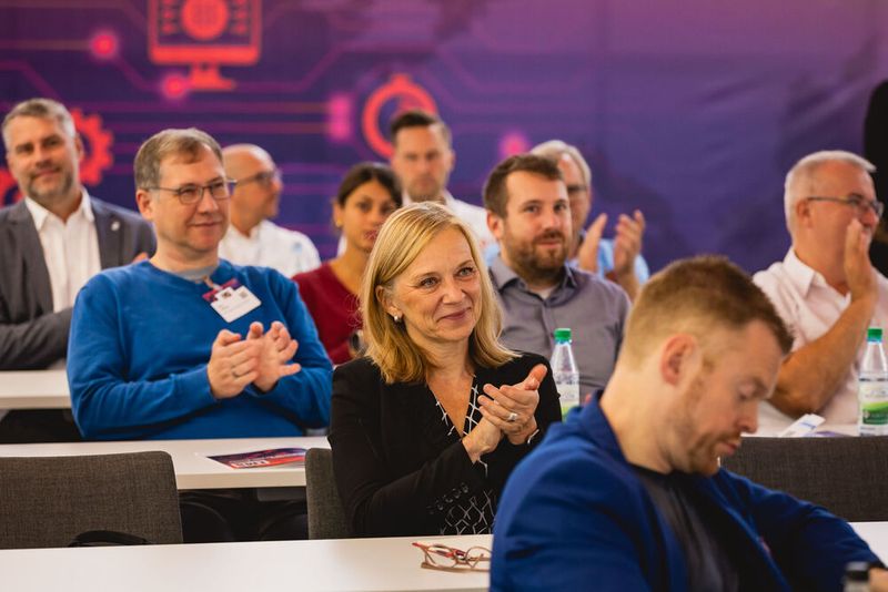 Impressionen vom 24. Würzburger EMS-Tag: Im Mittelpunkt standen aktuelle Branchenthemen, praxisnahe Impulse und insbesondere der persönliche Austausch innerhalb der EMS-Community. (Bild: Stefan Bausewein)