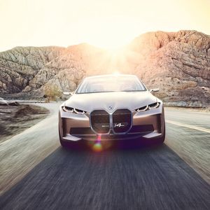 Die Front ist dominiert von der großen Doppelniere.(Bild:  BMW)