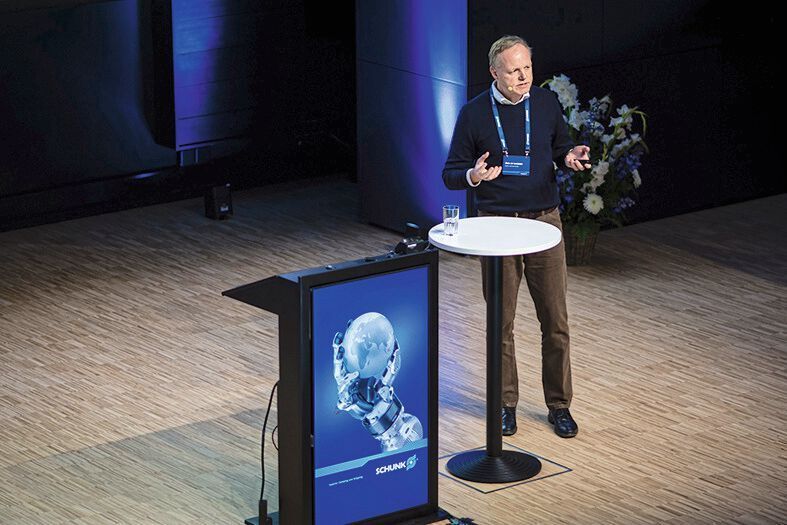 Die Initiative „Google Cloud Robotics“ war Inhalt des Vortrags von Nils Jul Jacobsen von Mobile Industrial Robots.  (Schunk)