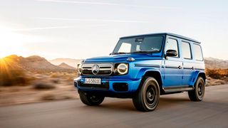 Bei weltweit etwa 9.000 Fahrzeugen der vollelektrischen G-Klasse von Mercedes-Benz kann es wegen fehlerhafter Schrauben zum Kontrollverlust über das Fahrzeug kommen. Die Stuttgarter haben eine Rückrufaktion gestartet ... (Bild: Mercedes-Benz)
