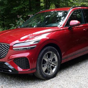 Mit dem GV70 geht Genesis in der Klasse von Audi Q5 und BMW X3 auf Kundenfang.