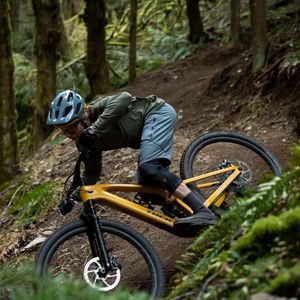 Das Fuel EXe wird von einem 360-Wh-Akku gespeist, der zwei bis fünf Stunden lang ausreichend Power zur Verfügung stellt.(Bild:  Sterling Lorence Photography)