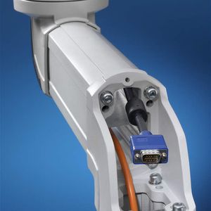 Über den Trennsteg  lassen sich Energie- und Datenkabel einfach mechanisch voneinander trennen.