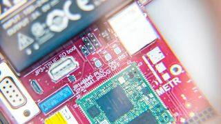 Effizienzgewinne und Skaleneffekte werden in Zukunft über die Verknüpfung ausgefeilter Sensorik und Aktorik sowie künstlicher Intelligenz erreicht, die völlig neuartige Wertschöpfungsketten in der Machine Economy ermöglichen. (Bild: NBT)