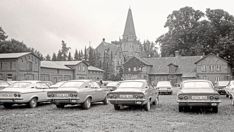 „Wild und schön. Urbild der Stärke. Schnell ist er. Und wendig. Stolz in jeder Bewegung. Er liebt die Einsamkeit der Starken. Nichts fürchtet er – aber von Ihnen wird er sich meistern lassen!“ So titelten die Opel-Werbtexter anno 1970 über den Manta. (Bild: Opel Automobile GmbH)