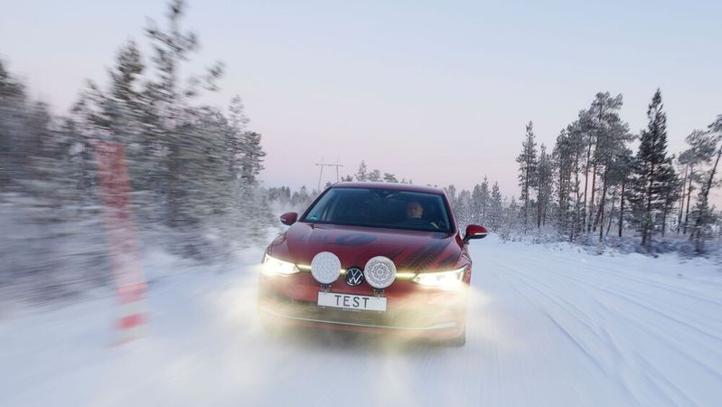 Die Schneeeigenschaften spielen im mitteleuropäischen Winter nicht mehr die Hauptrolle. Deshalb gibt es in der Schneewertung auch einen sehr überraschenden Sieger.(Bild:  ADAC)