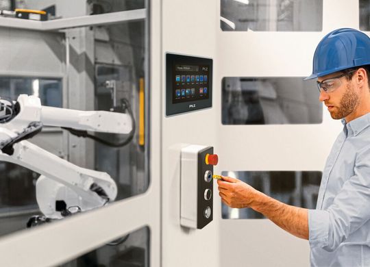 Klassische Safety-Aufgaben basieren auf unterschiedlichsten Sensor-Technologien von Lichtgittern bis hin zu sicheren Schutztürsystemen. Klassische Safety-Aufgaben basieren auf unterschiedlichsten Sensor-Technologien von Lichtgittern bis hin zu sicheren Schutztürsystemen.