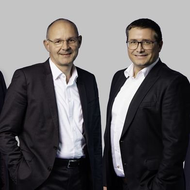 Von links: Alois Holzleitner (TTTech Digital Solutions), Dr. Hans Krattenmacher (SEW-EURODRIVE), Christoph Trappl, Hans Wimmer (beide TTTech Digital Solutions). (Bild: SEW-Eurodrive)