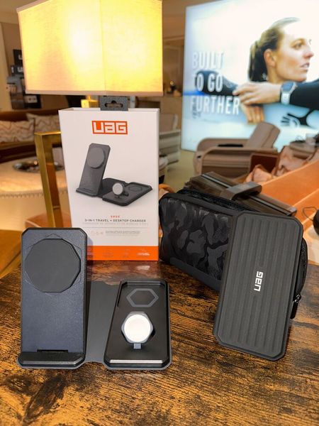 Der UAG Traveler und Desktop Charger kommt in einer edlen Tasche. (Bild: Vogel IT-Medien)
