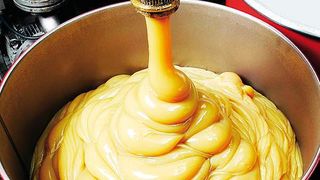 Bild 1: Damit Reibung und Verschleiß nicht die geplante Lebensdauer von Maschinen und Anlagen verkürzen, kommen Gleit- und Wälzlager häufig ohne Hochleistungsschmierstoffe nicht aus.. (Archiv: Vogel Business Media)