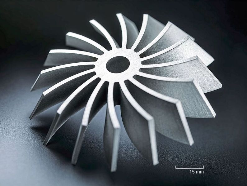 Découpe de métal au jet d'eau chez Waterjet (Source : Waterjet)