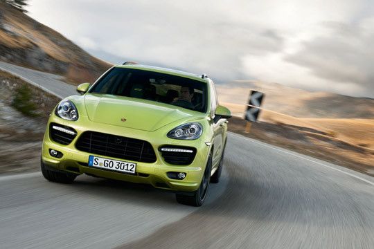 Mit einem 420 PS starken V8-Sauger unter der Haube soll das Luxus-SUV aber auch in Deutschland auf Kundenfang gehen. (Foto: Porsche)