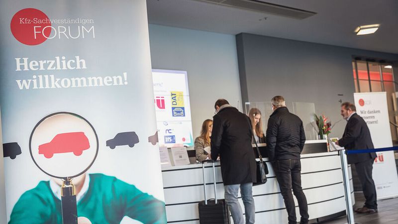 Start der Veranstaltung – Begrüßung an der Anmeldung. (Bild: Stefan Bausewein)