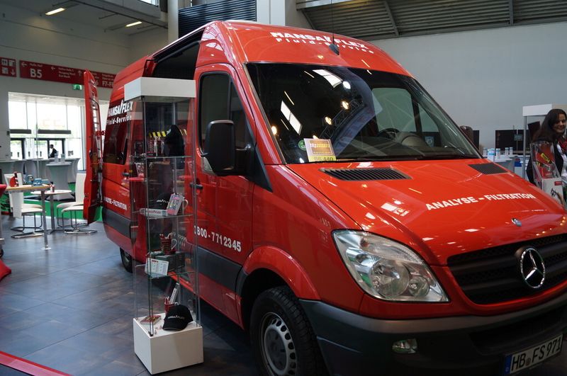 … in diesem feuerwehrroten Van bei Hansa Fley (Bild: PROCESS)
