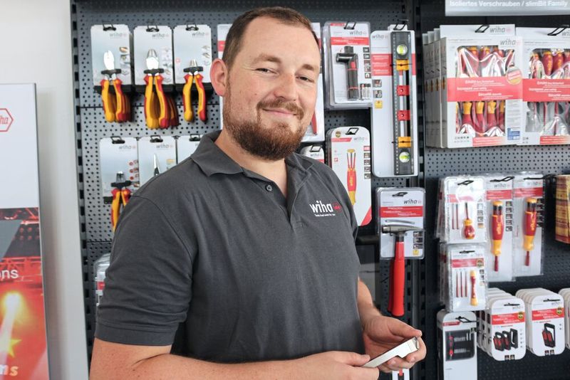 «Das «Penta-System» ist sehr kompakt, vibriert weniger und sorgt so für höhere Standzeiten», freut sich Yannick Erath, Einrichter und Ausbilder bei Wiha. (Bild: Iscar)