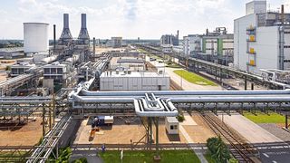 Der BASF-Produktionsstandort Schwarzheide befindet sich in der Lausitz im Süden von Brandenburg und ist einer der größten Produktionsstandorte des Konzerns in Europa.  (BASF Schwarzheide GmbH)