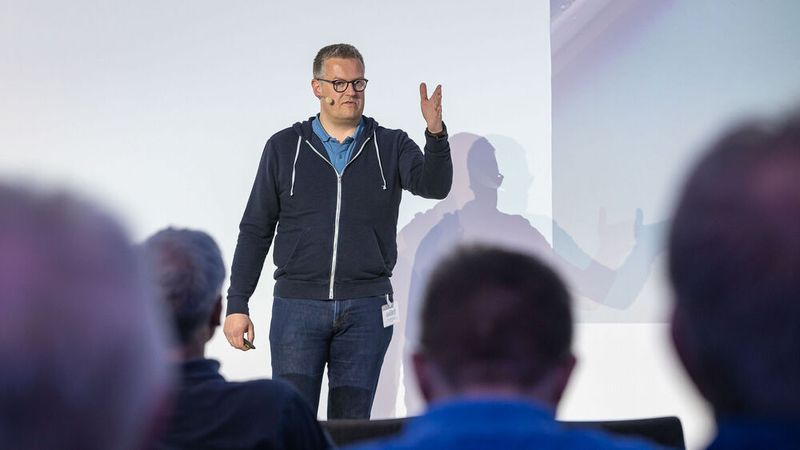 Den letzten Vortrag des Tages steuerte Rechtsanwalt Henning Hamann von ETL Kanzlei Voigt bei, einem der Sponsoren der Fachtagung. (Bild: Stefan Bausewein)